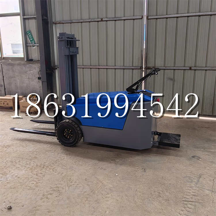 莱阳市全电动叉车插腿式堆高车液压装卸车1.5吨升高小型站驾式铲车